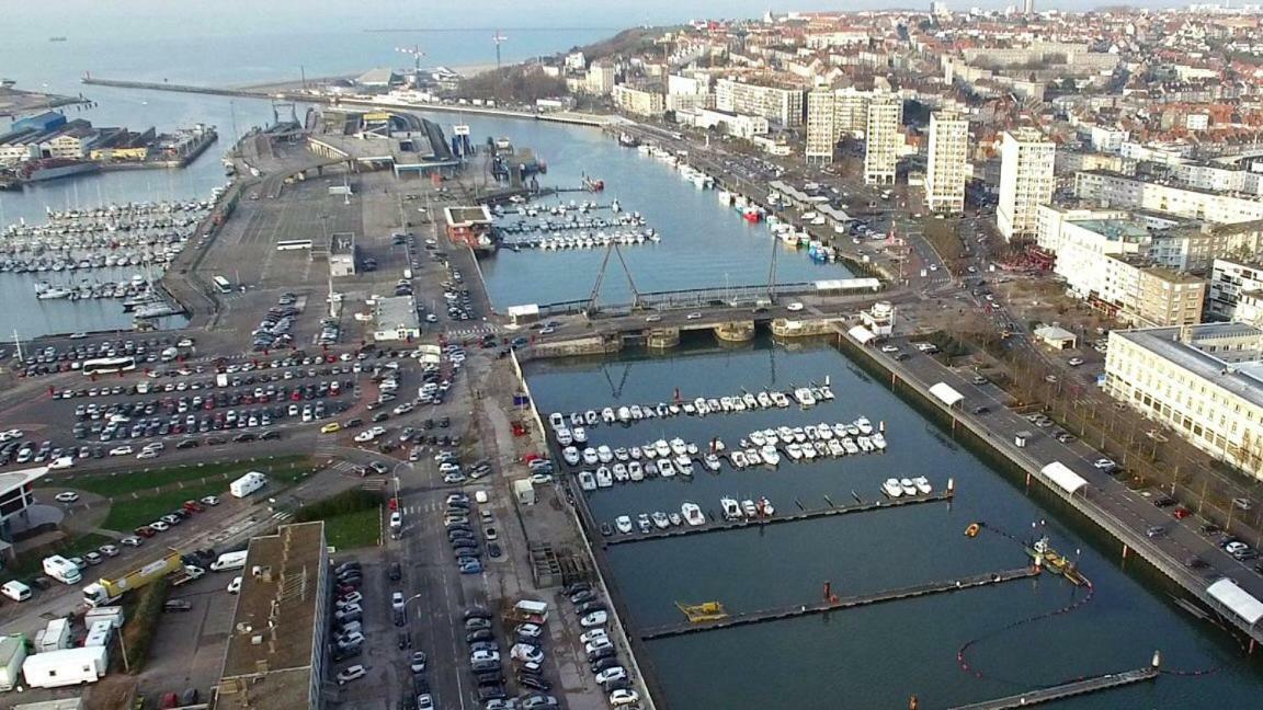 Aux Pieds De La Cathedrale Lägenhet Boulogne-sur-Mer Exteriör bild